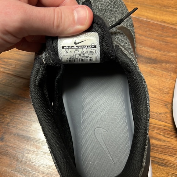 Nike shoes - Picture 8 of 9